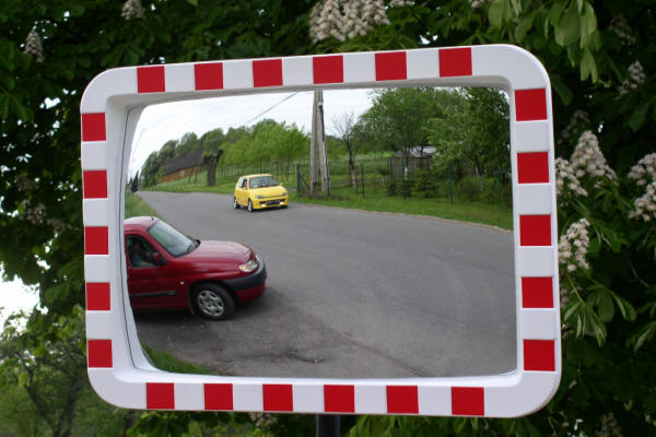 Rechteckige Straßenspiegel